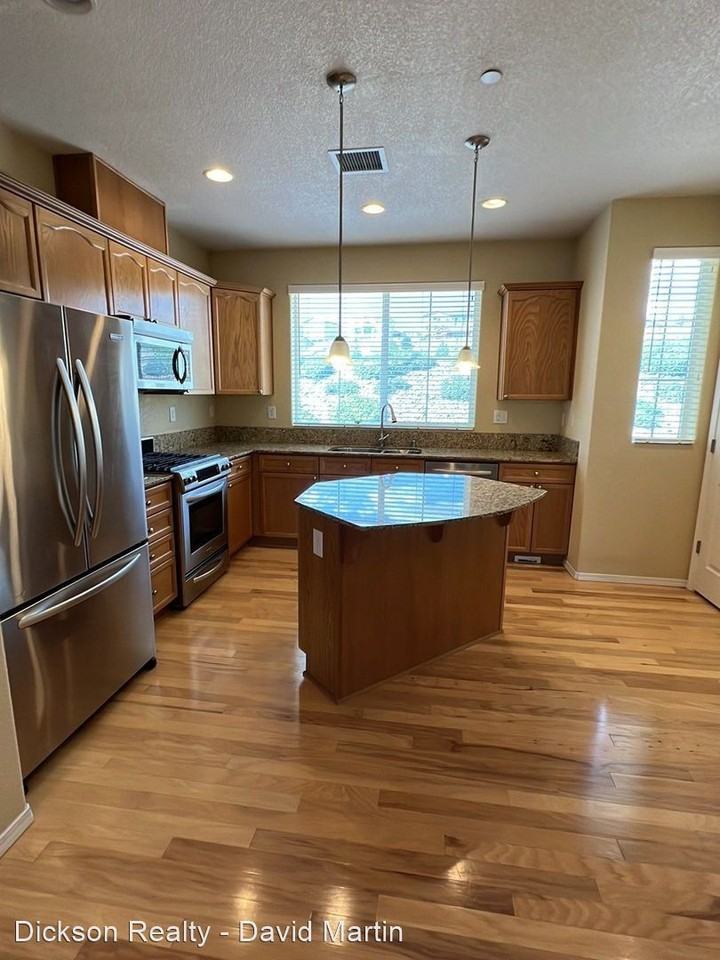 3072 Sterling Ridge Cir - Photo 3 of 13