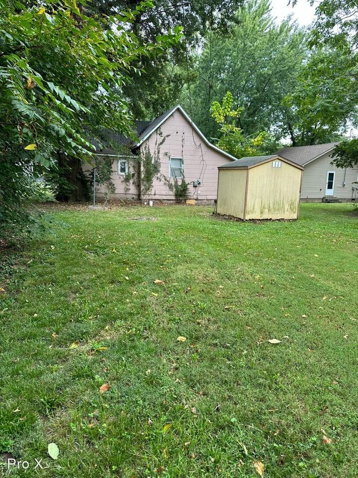 714 W 6th St - Photo 3 of 12
