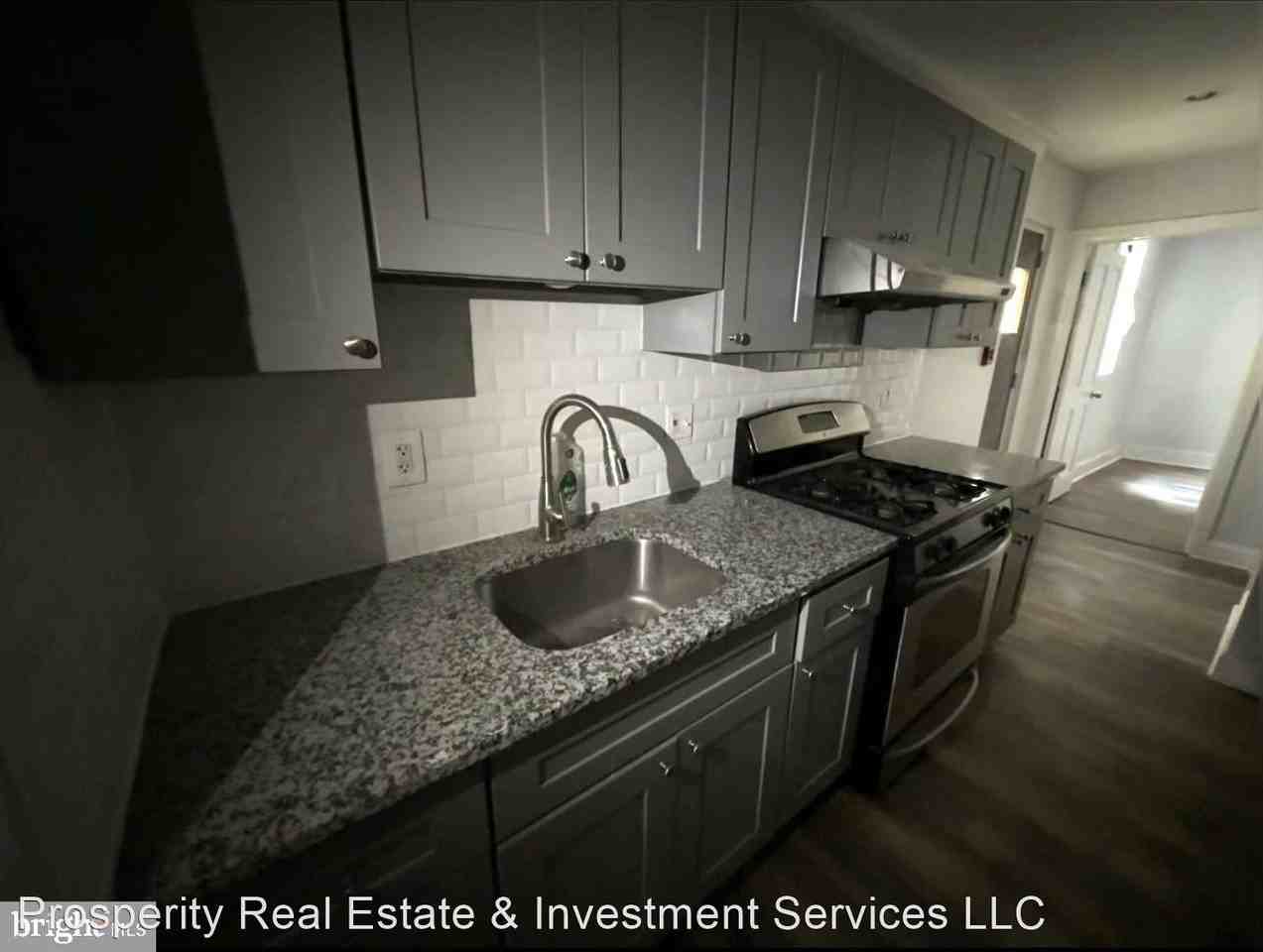 1426 S 15th St - Photo 3 of 7