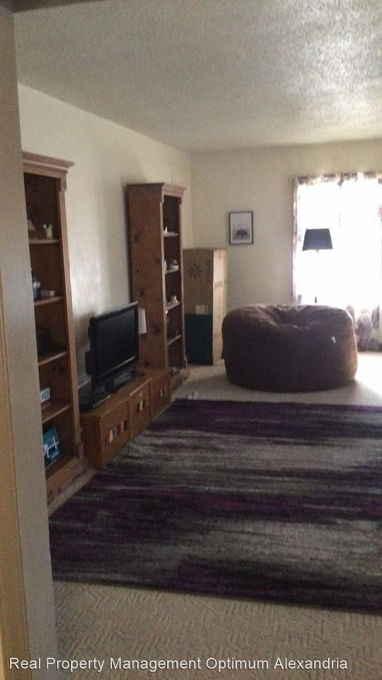 1417 1/2 Broadway St #1 - Photo 3 of 8