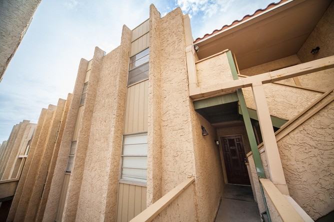 1600 Arizona Ave - Photo 3 of 5