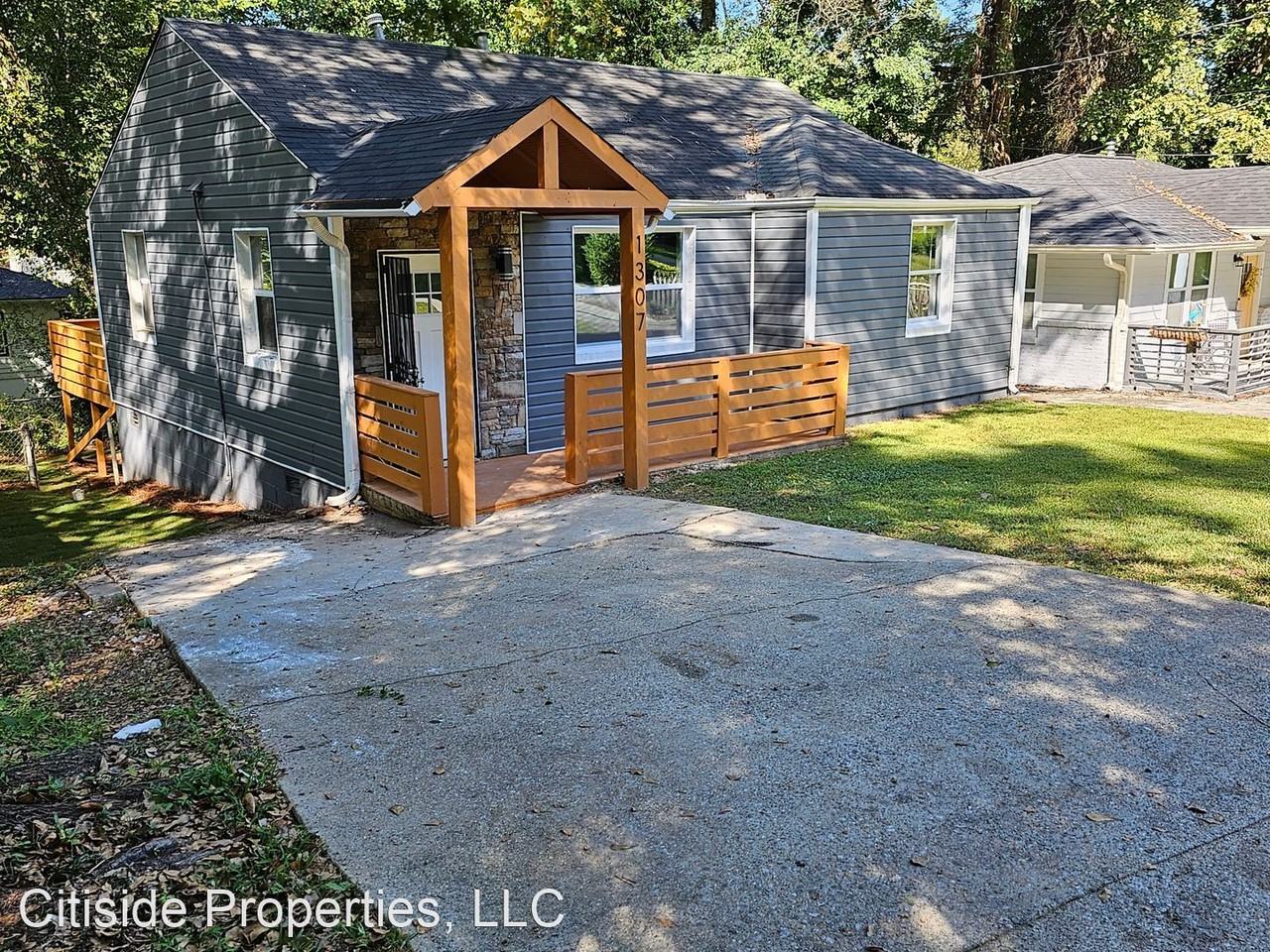 1307 Elizabeth Ave Sw - Photo 2 of 20