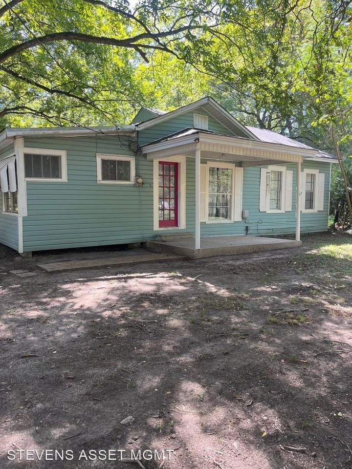 2327 Amelia Ave - Photo 2 of 8