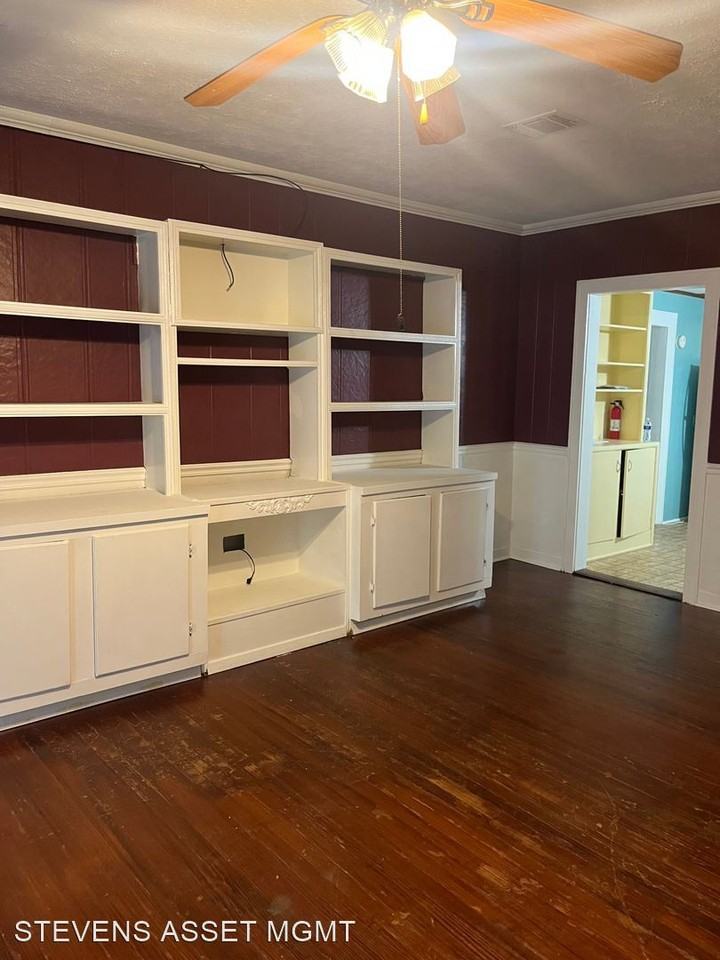 2327 Amelia Ave - Photo 3 of 8