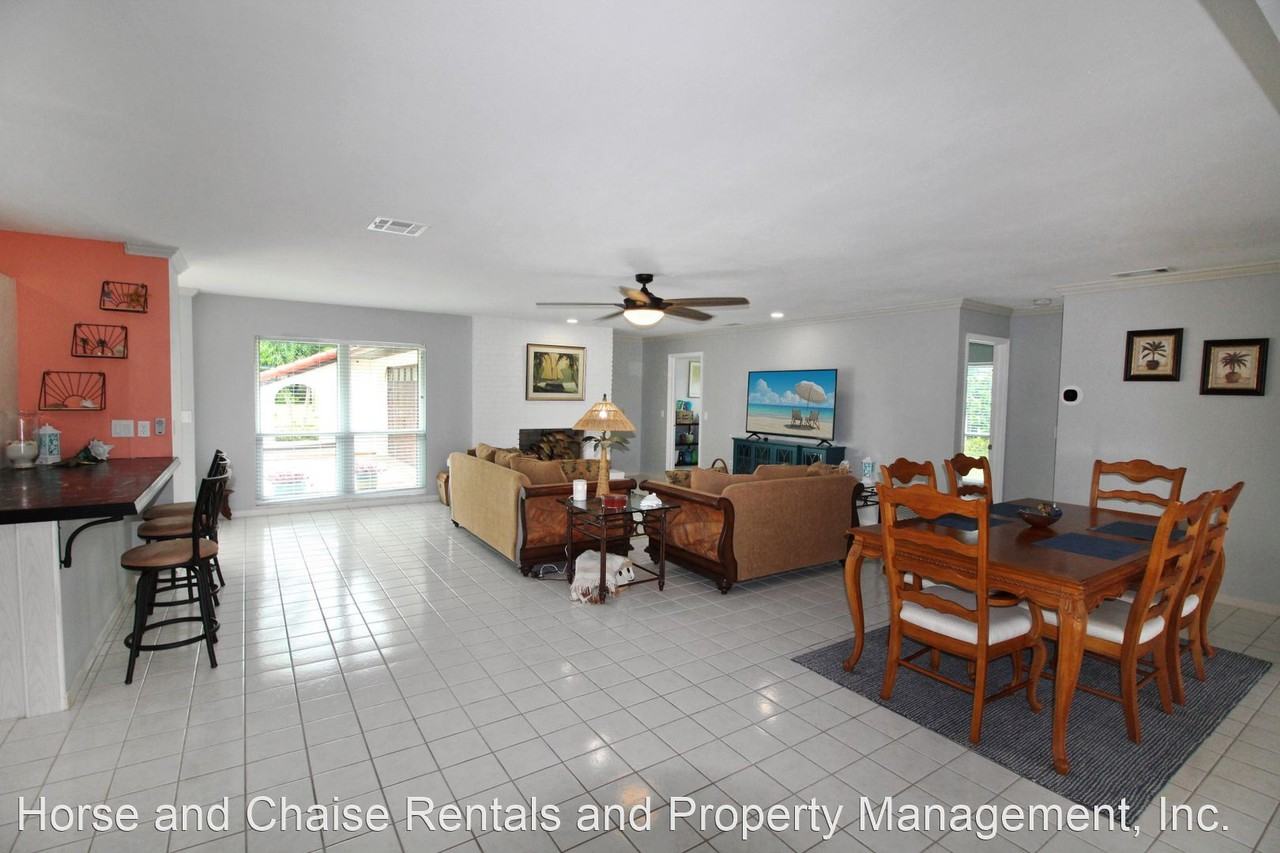 329 Oakwood Cir - Photo 3 of 18