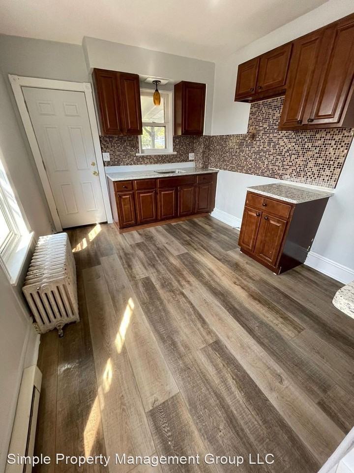 1321 Good Street - Photo 3 of 13