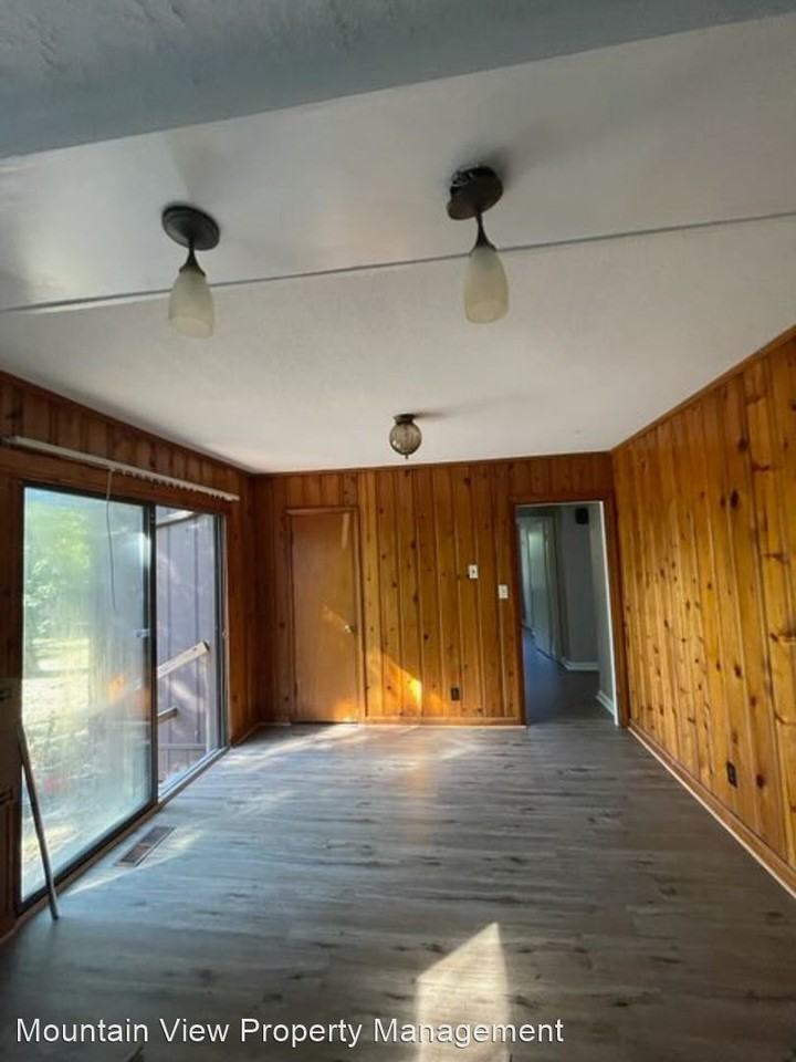 2122 Hamill Rd - Photo 2 of 8