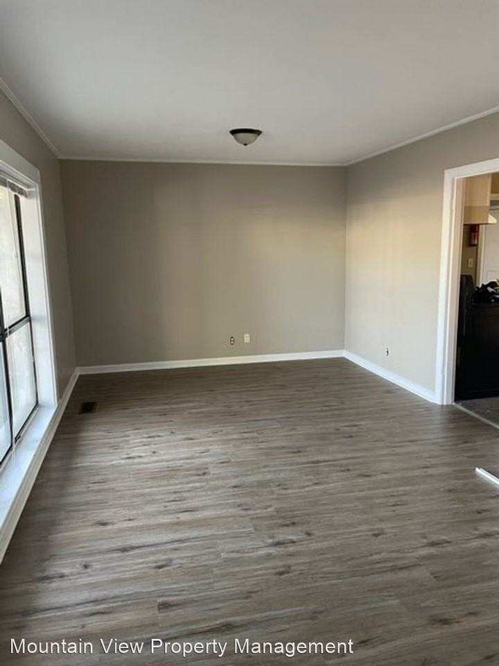 2122 Hamill Rd - Photo 3 of 8