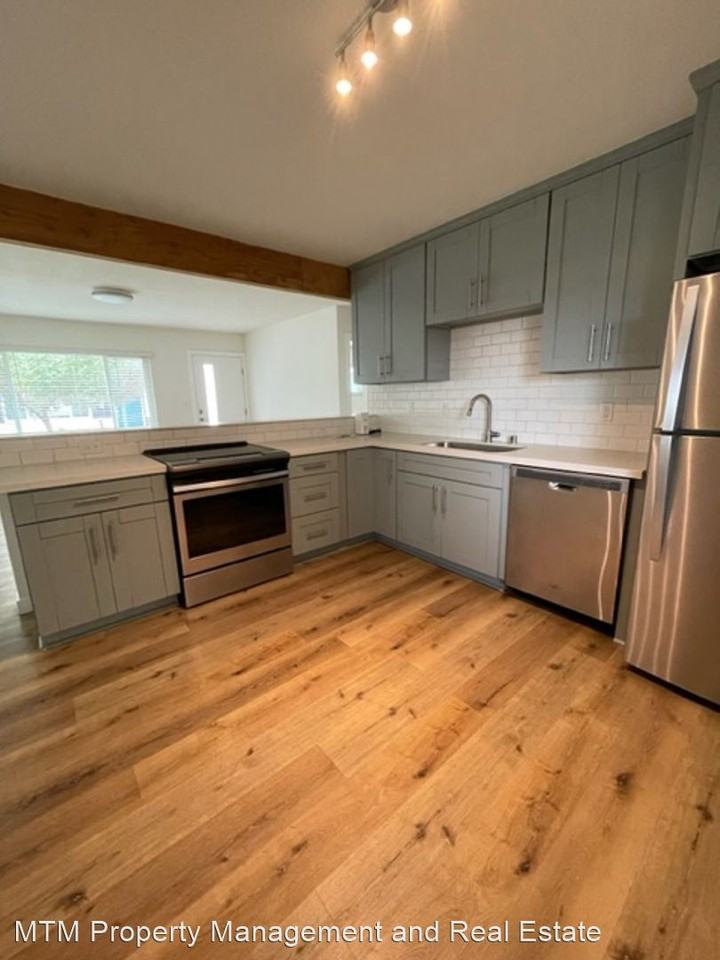4422-4432 Rosebud Lane - Photo 3 of 7