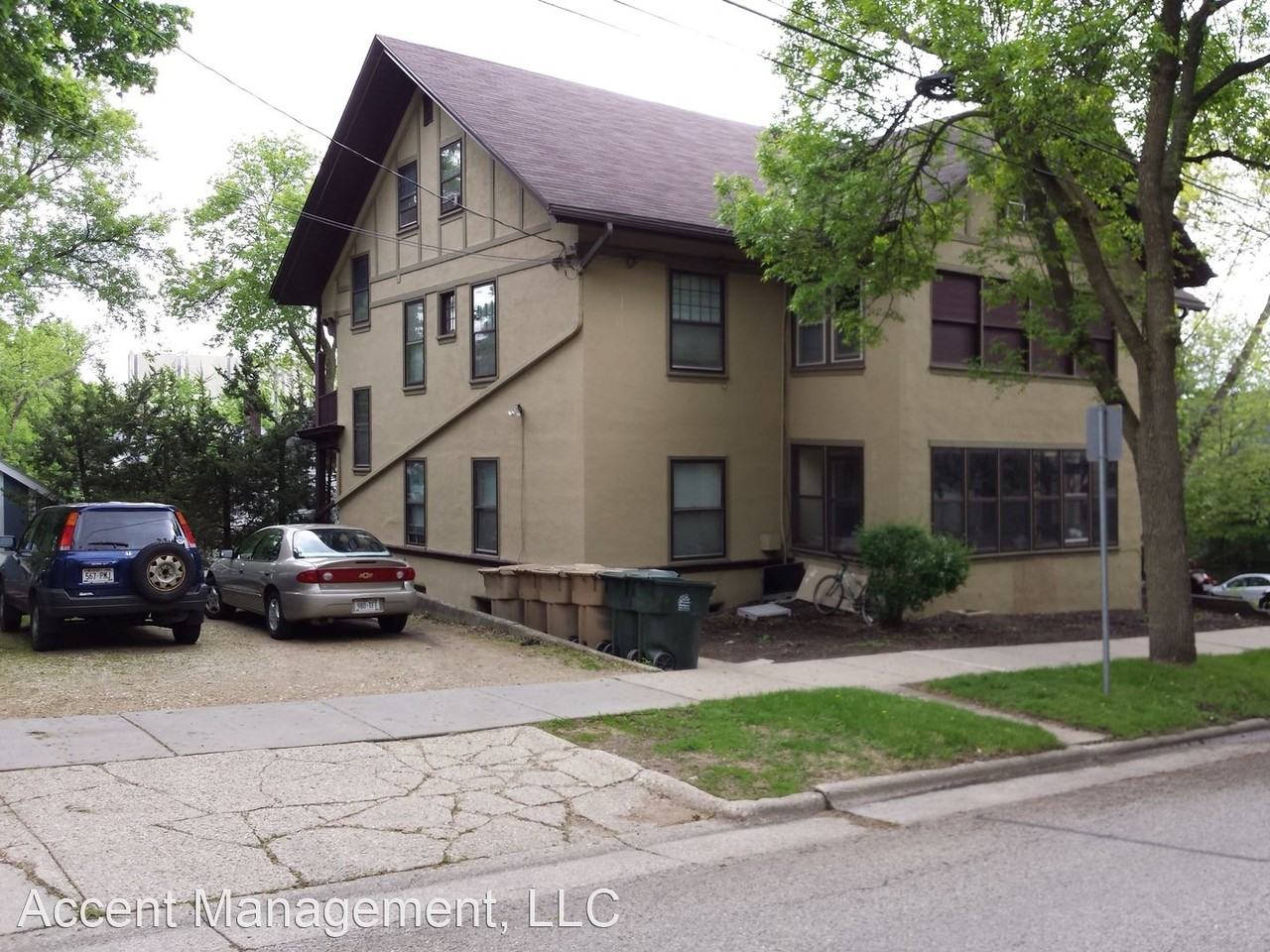 14 Bedroom Mansion Near Campus - Photo 3 of 35