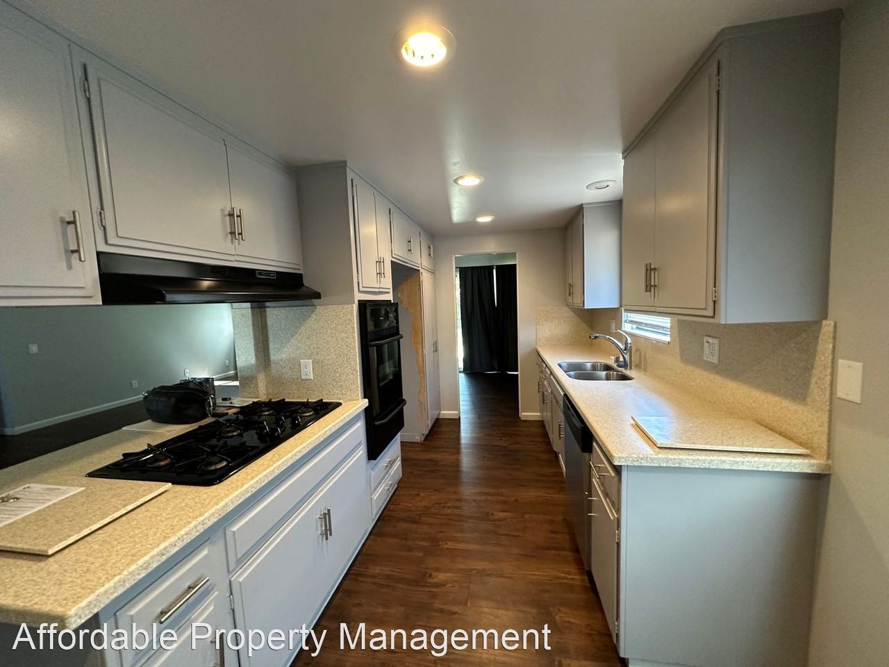 920 Caraway Dr - Photo 2 of 10