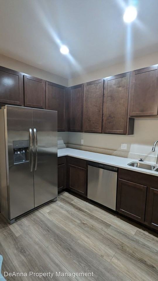 652 Treadway Blvd - Photo 3 of 11