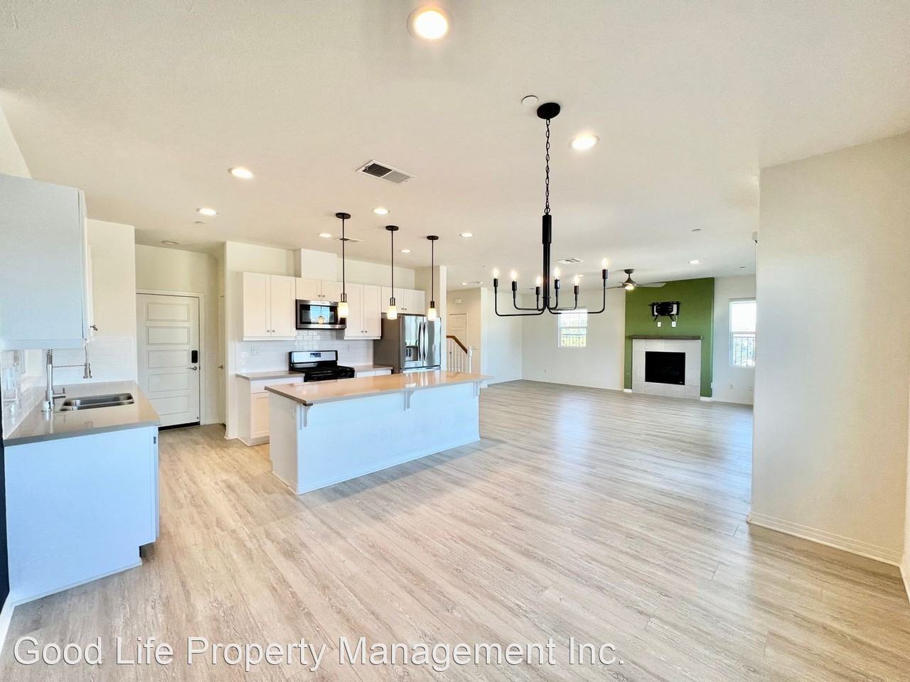 7260 Wembley St - Photo 2 of 25