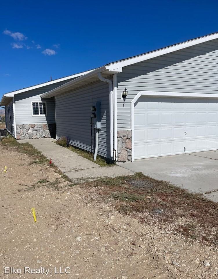 Spring Creek duplex Apartments 77, 81 & 85 Licht Parkway Units AB