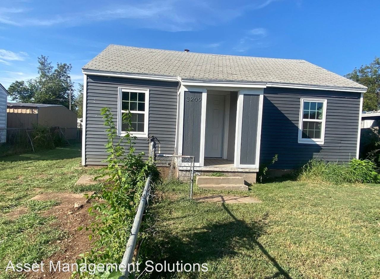 3209 Sw 21st St - Photo 2 of 5