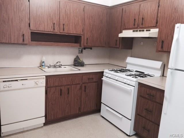 489 W Clarkstown Rd - Photo 2 of 11