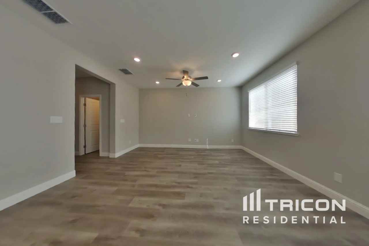 2611 Littleton Ln - Photo 3 of 24