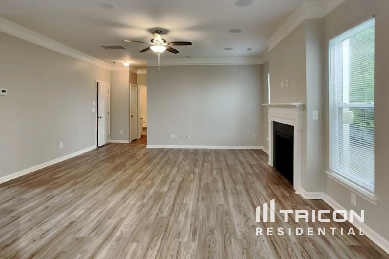 1625 Eastway Dr - Photo 2 of 34