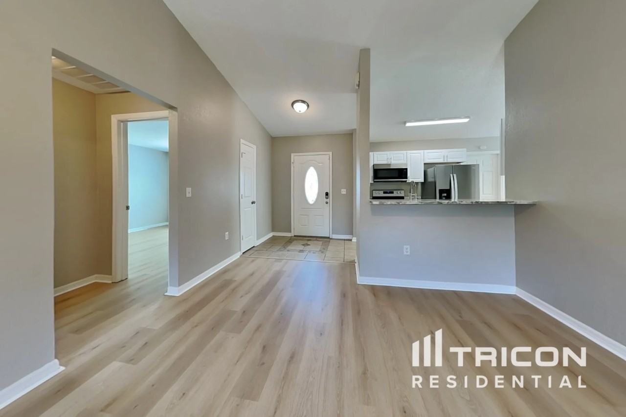 4928 Palm View Dr N - Photo 2 of 16
