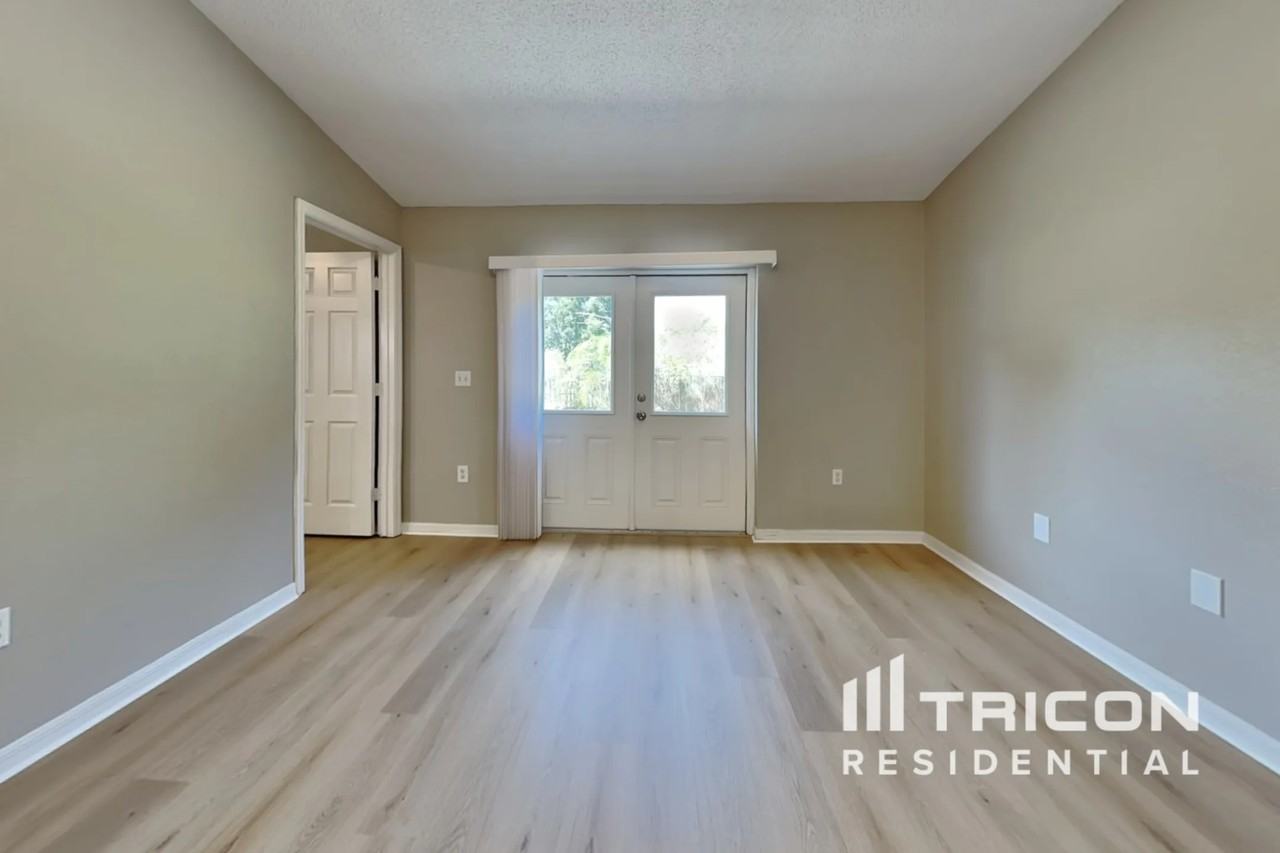 4928 Palm View Dr N - Photo 3 of 16