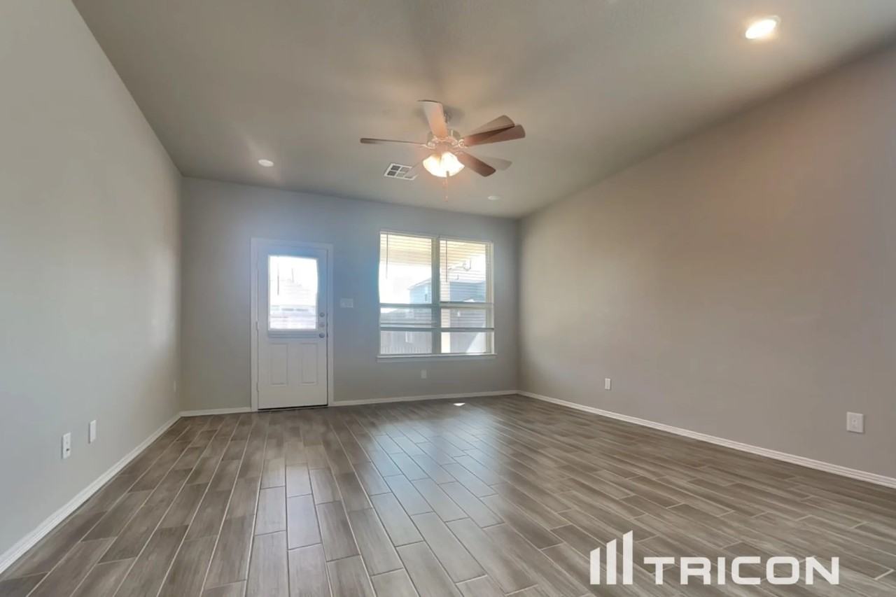 17014 Zaney Pines Ct - Photo 2 of 32