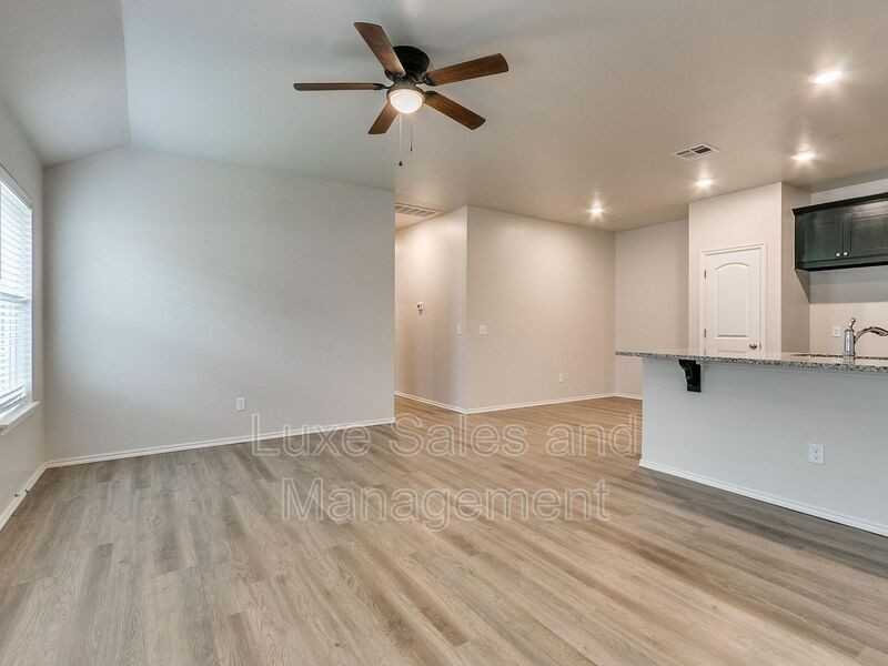 8003 Nw 105th Ter - Photo 3 of 31