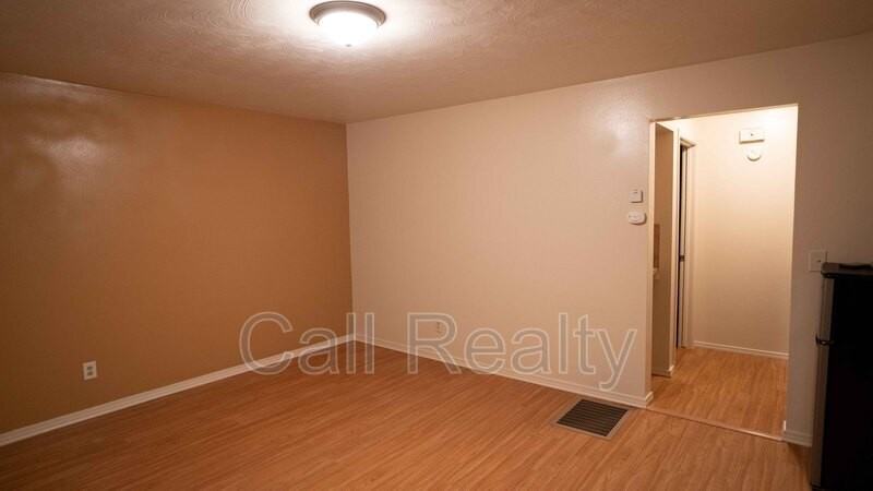 5223 N Crestline St - Photo 3 of 10