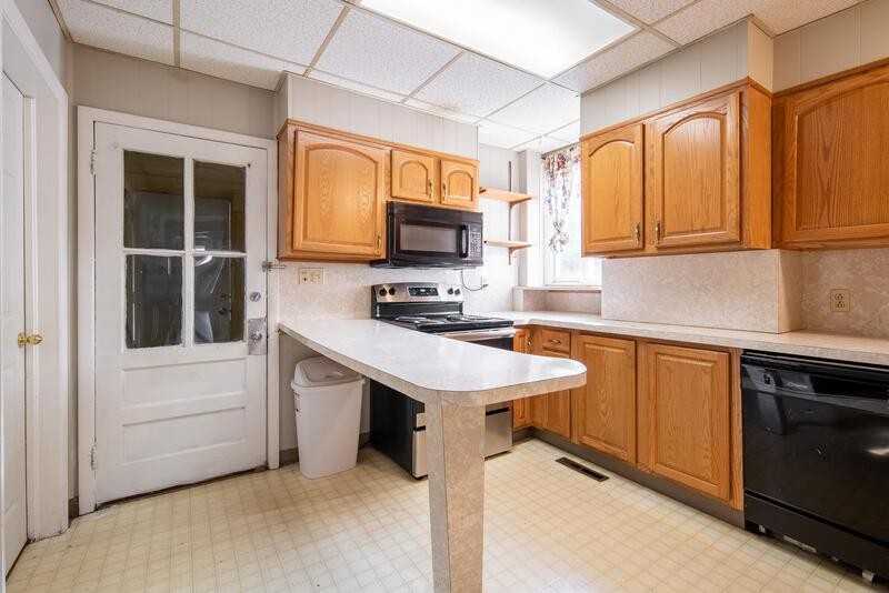 450 Yates St - Photo 2 of 26