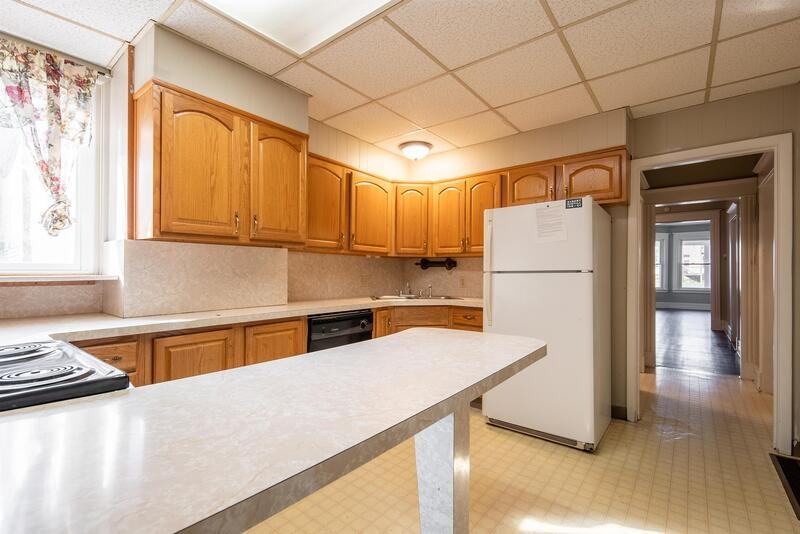 450 Yates St - Photo 3 of 26