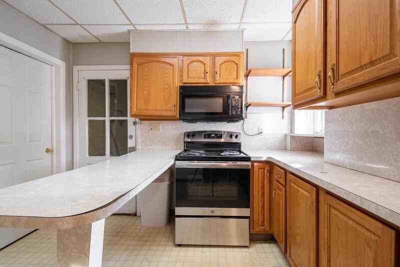 450 Yates St - Photo 4 of 26