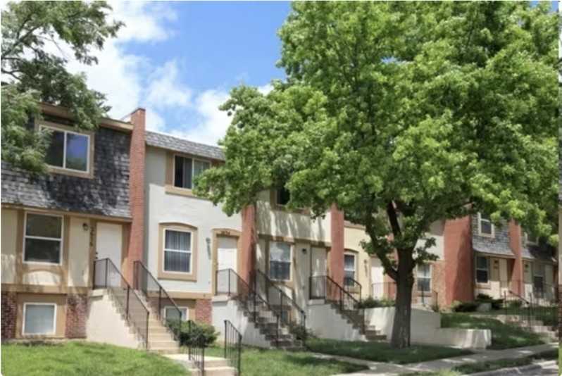 Hilltop Townhomes Apartments 2420 Delavan Ave, Kansas City, KS 66104