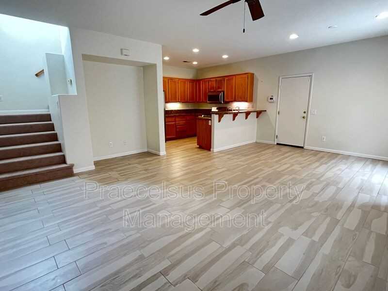 1820 Sebastopol St - Photo 2 of 14