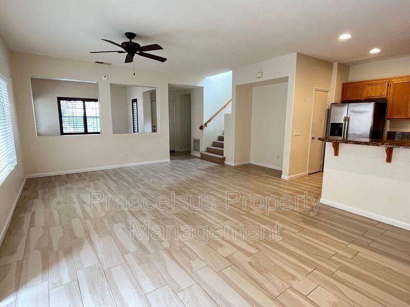 1820 Sebastopol St - Photo 3 of 14