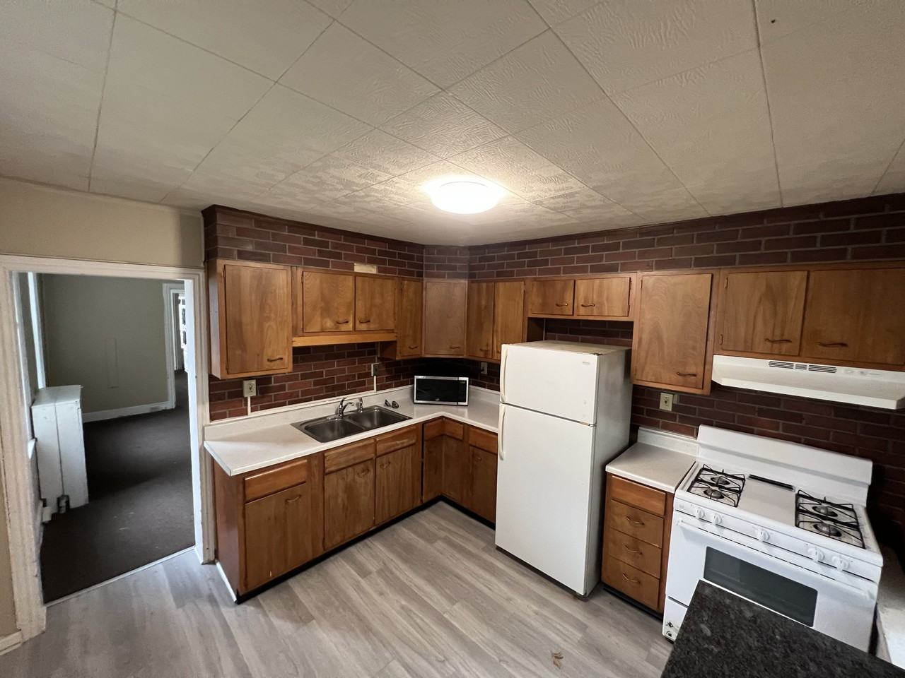 415 E Marshall St - Photo 3 of 14