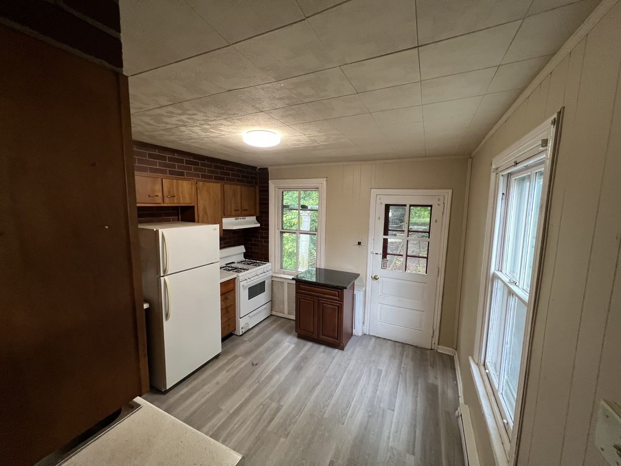 415 E Marshall St - Photo 4 of 14