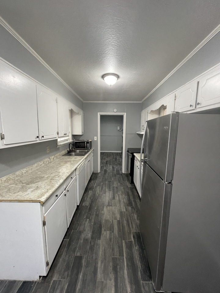 342 Venetian Way - Photo 3 of 7