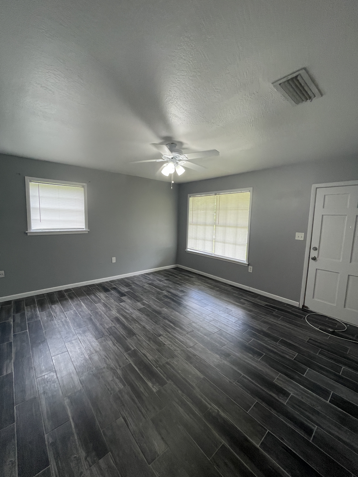 342 Venetian Way - Photo 5 of 7