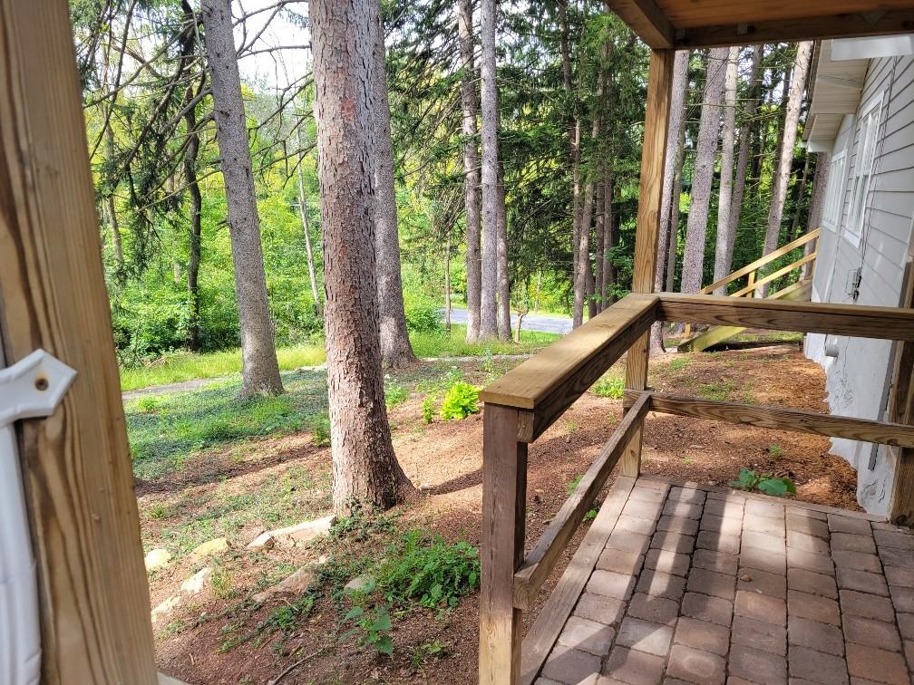 715 E Neversink Rd - Photo 3 of 15