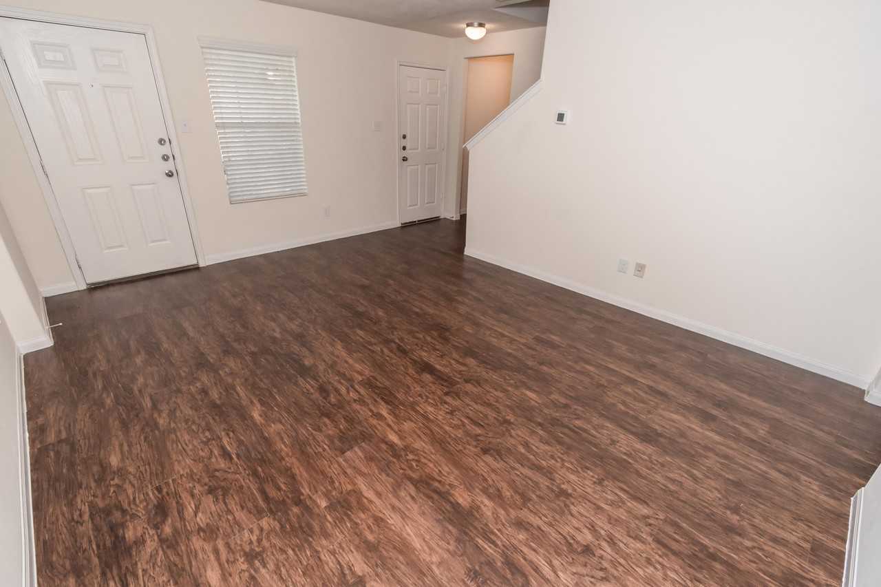 21111 Sprouse Cir - Photo 3 of 11