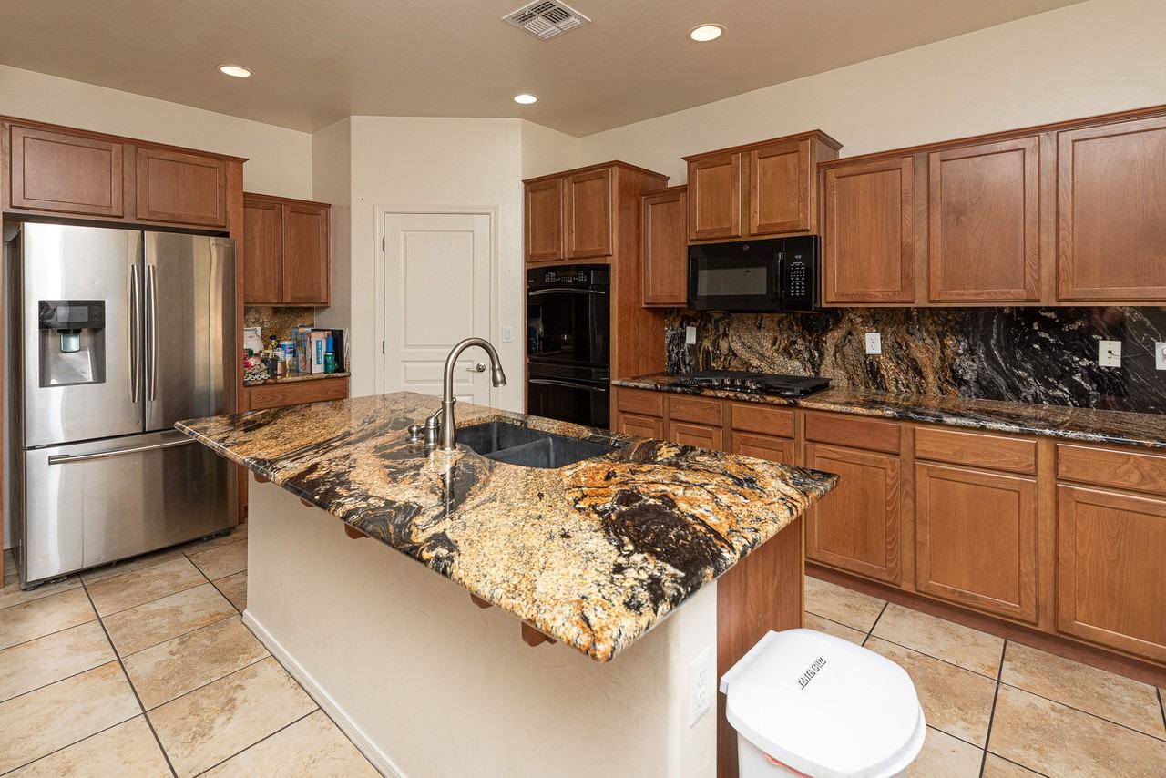727 W Camino Curvitas - Photo 6 of 31