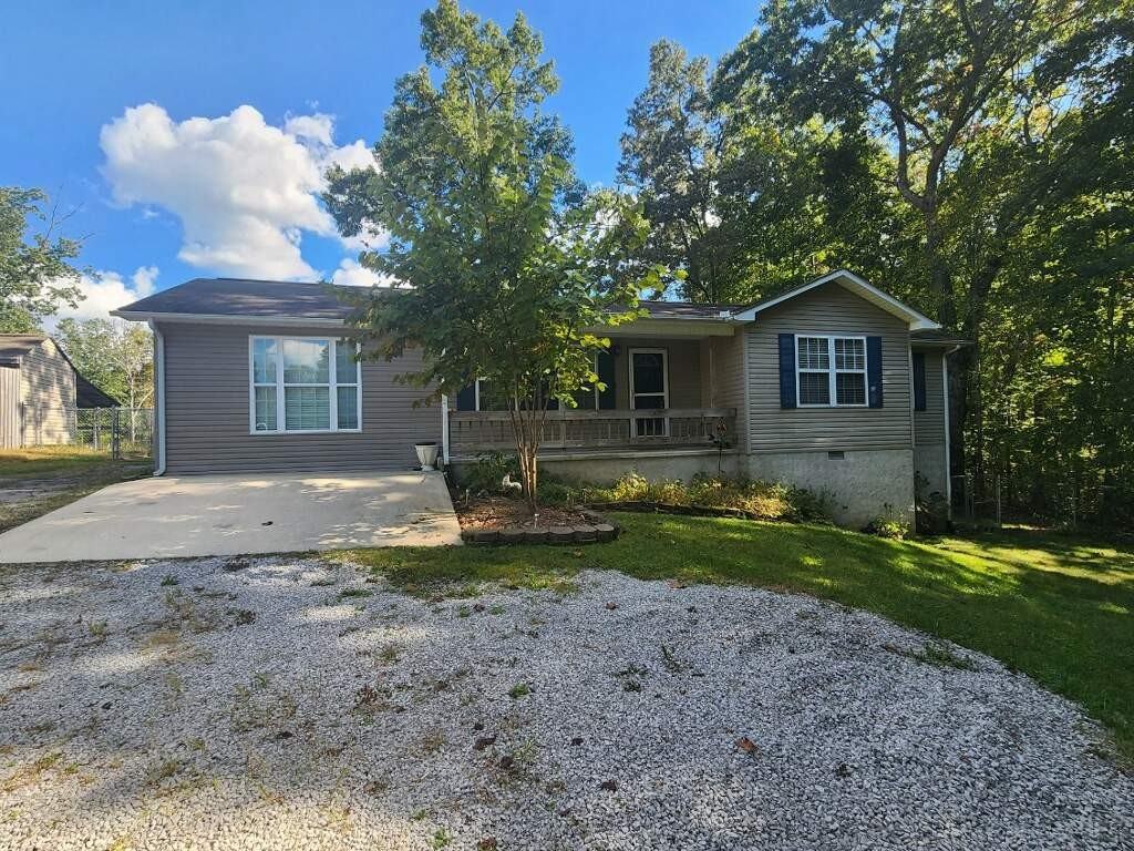 201 Estates Lake Dr - Photo 2 of 5