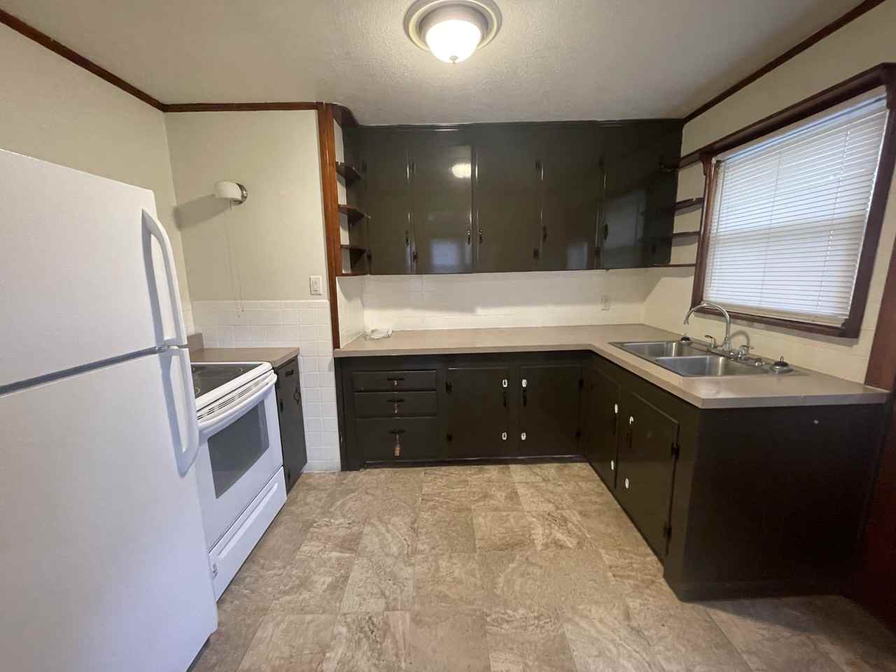1917 S Scott Ave - Photo 2 of 15