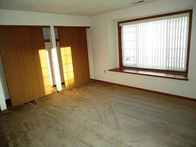 915 Fox Creek Dr - Photo 2 of 10