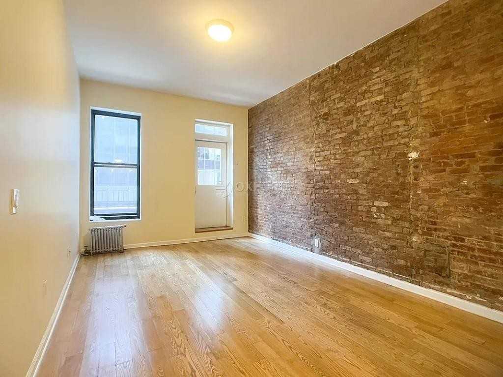 W 56th St #3A - Photo 3 of 4