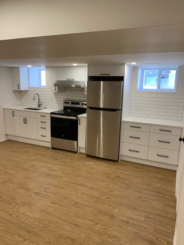 1527 Dufferin Street - Photo 3 of 7