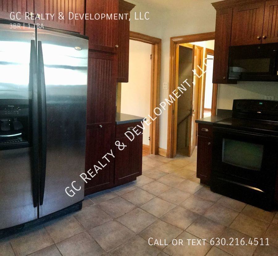 17820 Tipton Ave - Photo 3 of 26