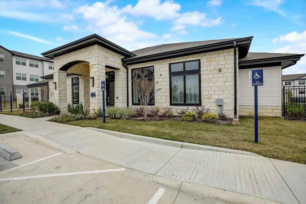 296 Wilcox Ave - Photo 3 of 33