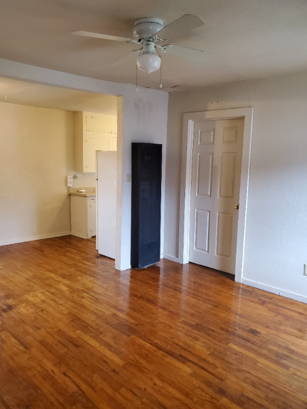 2710 8th Ave - Photo 3 of 10