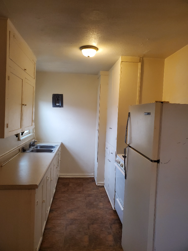 2710 8th Ave - Photo 6 of 10