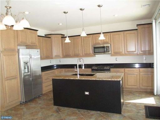 1930 W Riverside Dr - Photo 2 of 6